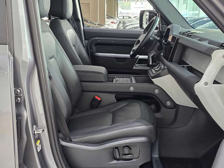 Фото 18 - Land Rover Defender