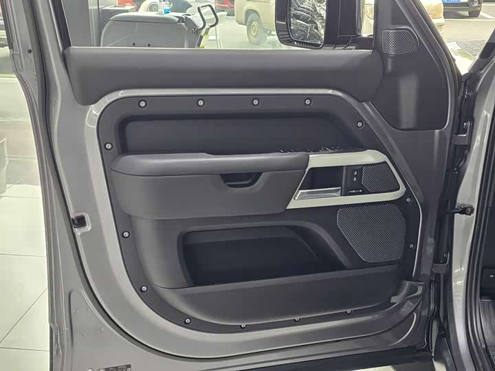 Фото 8 - Land Rover Defender