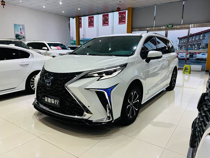 Фото 1 - Toyota Sienna