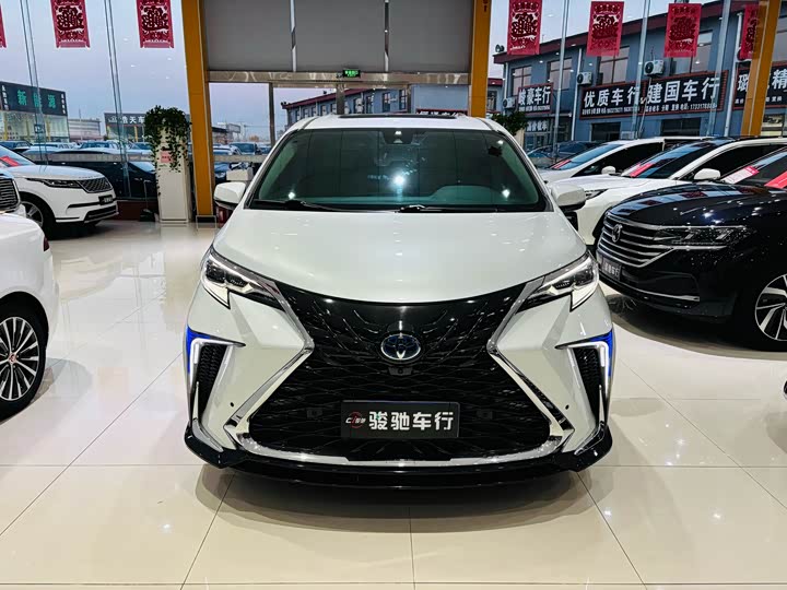 Фото 2 - Toyota Sienna