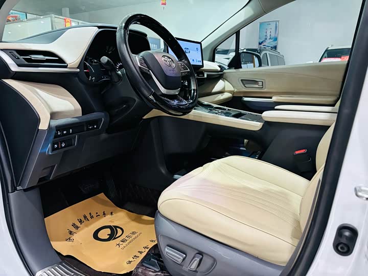 Фото 4 - Toyota Sienna