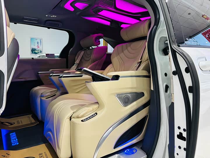 Фото 6 - Toyota Sienna