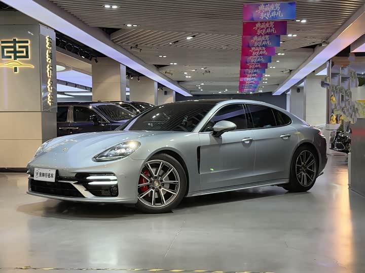 Фото 1 - Porsche Panamera