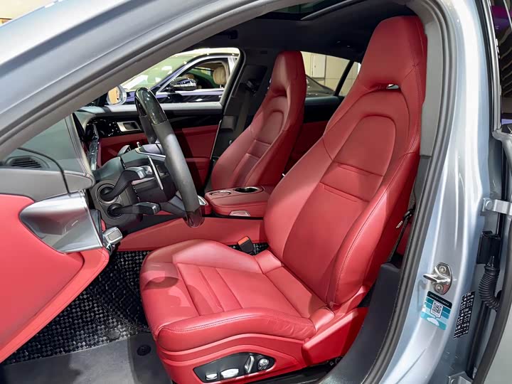 Фото 17 - Porsche Panamera