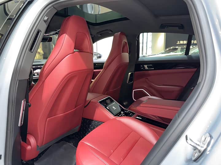 Фото 18 - Porsche Panamera