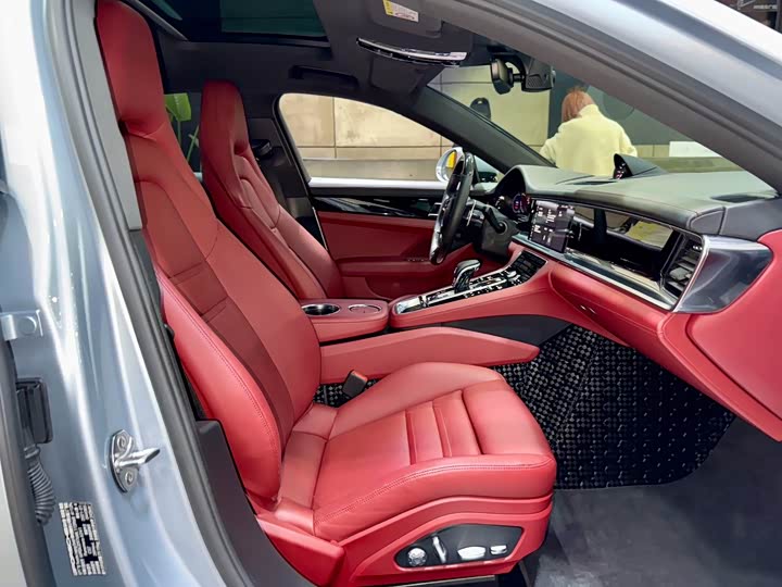 Фото 25 - Porsche Panamera