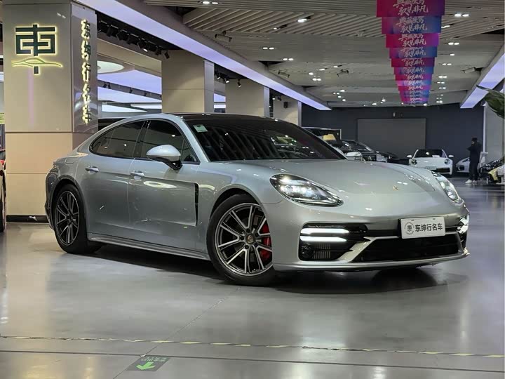 Фото 3 - Porsche Panamera