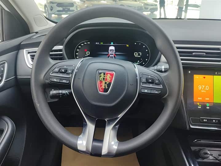 Фото 15 - Roewe i5