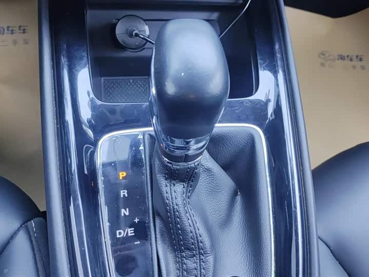 Фото 16 - Roewe i5