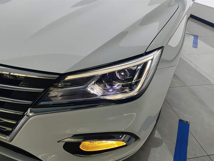 Фото 5 - Roewe i5