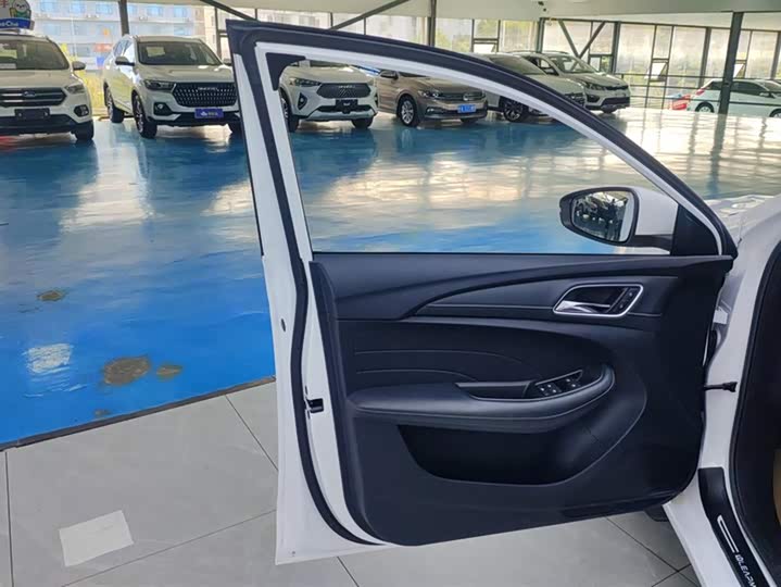 Фото 7 - Roewe i5