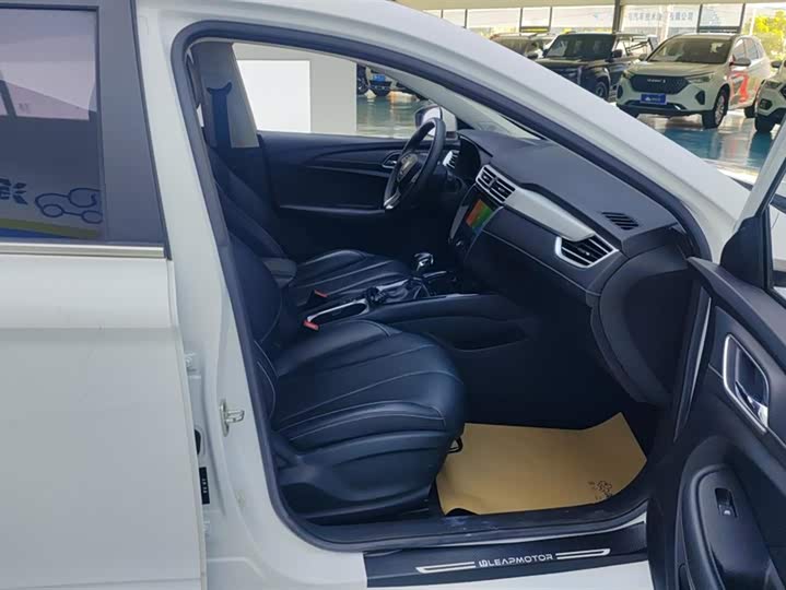 Фото 8 - Roewe i5