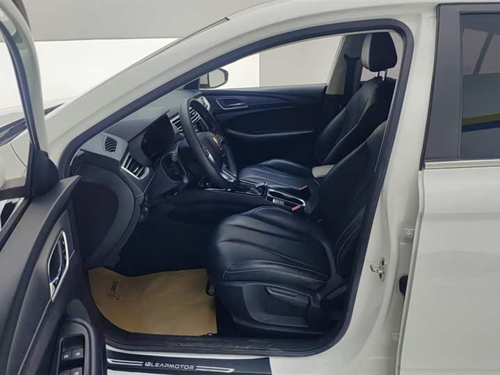 Фото 9 - Roewe i5