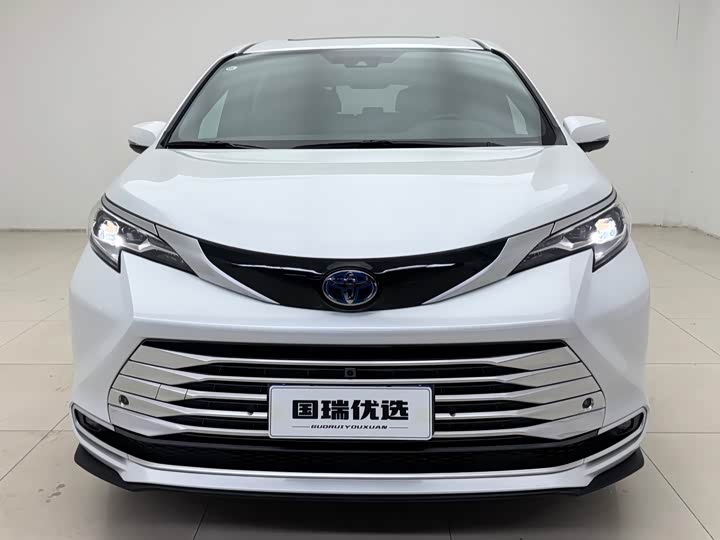 Фото 2 - Toyota Sienna