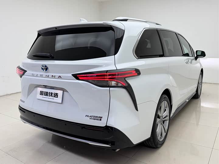 Фото 4 - Toyota Sienna