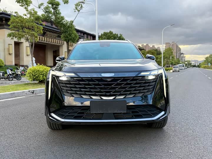 Фото 2 - Geely Atlas L