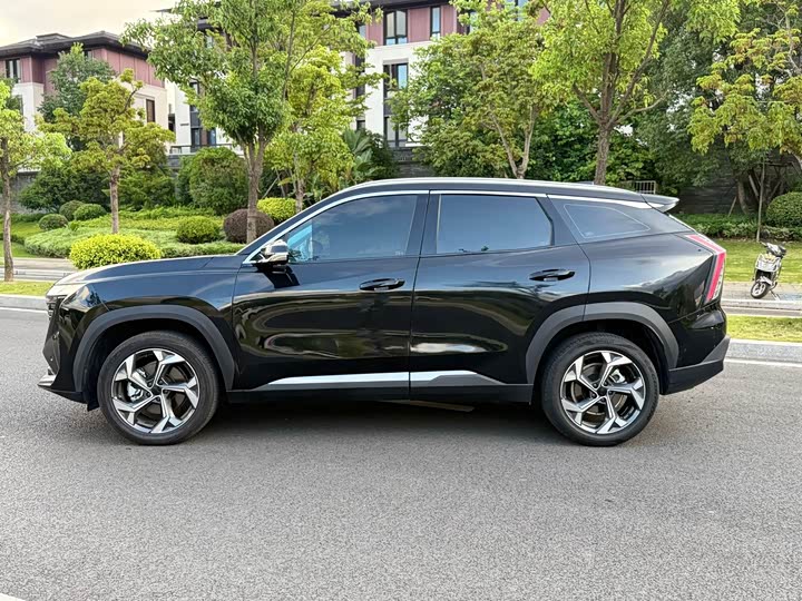 Фото 4 - Geely Atlas L