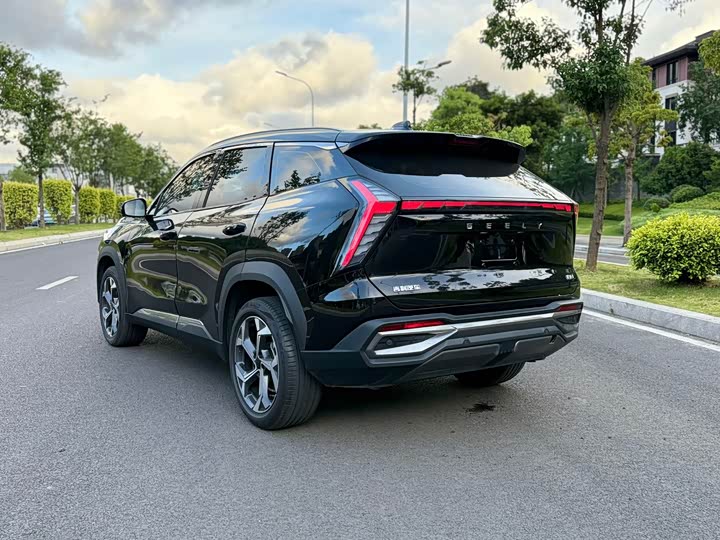 Фото 5 - Geely Atlas L