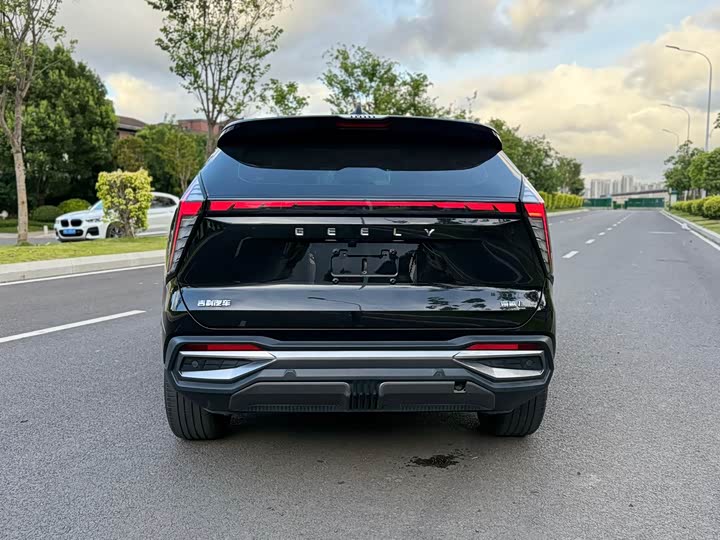 Фото 6 - Geely Atlas L