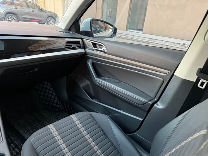 Фото 10 - Volkswagen Lavida