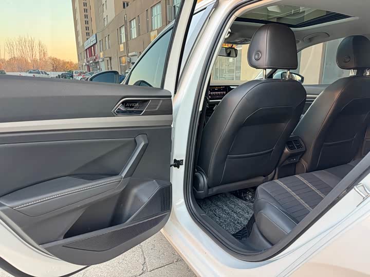 Фото 9 - Volkswagen Lavida