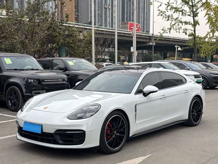 Фото 1 - Porsche Panamera