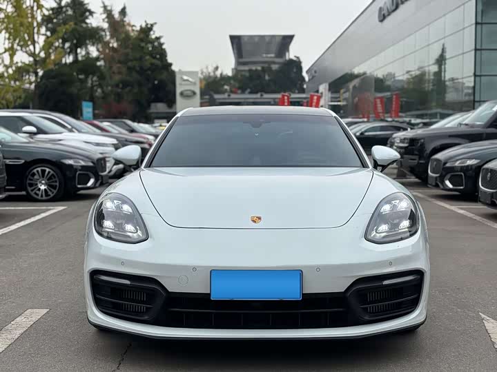 Фото 2 - Porsche Panamera