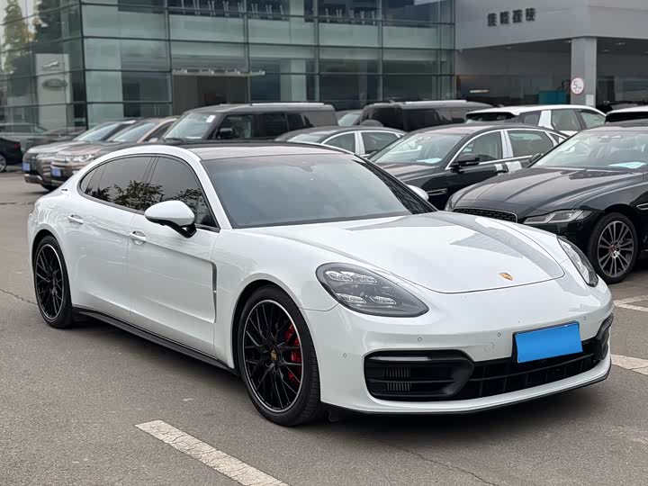 Фото 3 - Porsche Panamera