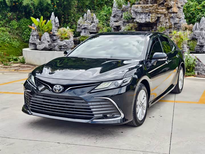 Фото 1 - Toyota Camry