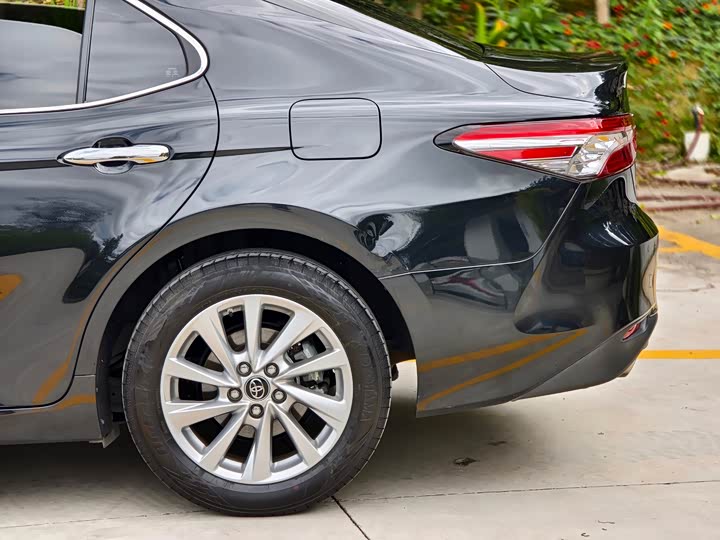 Фото 11 - Toyota Camry