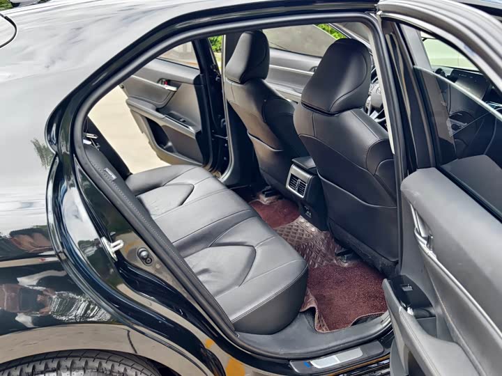 Фото 18 - Toyota Camry