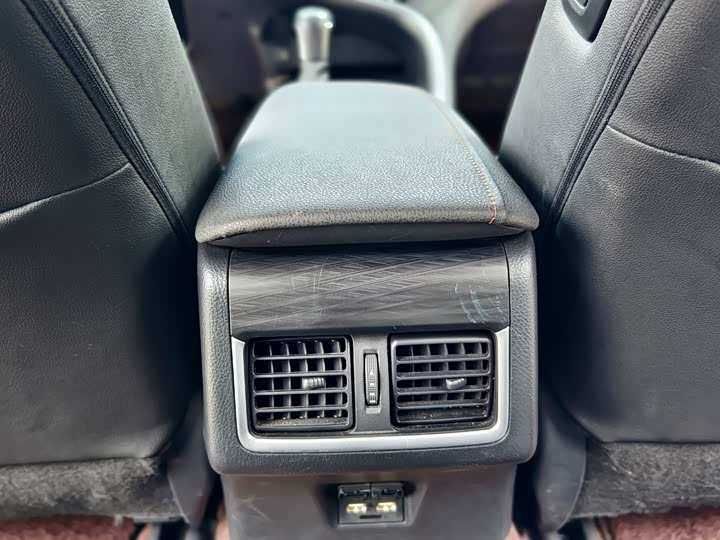 Фото 20 - Toyota Camry