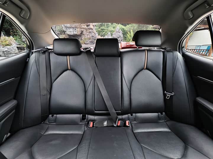 Фото 21 - Toyota Camry