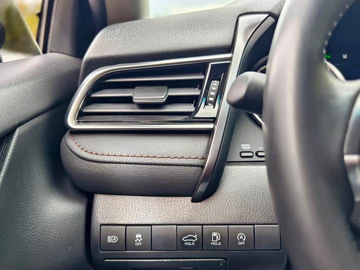 Фото 27 - Toyota Camry