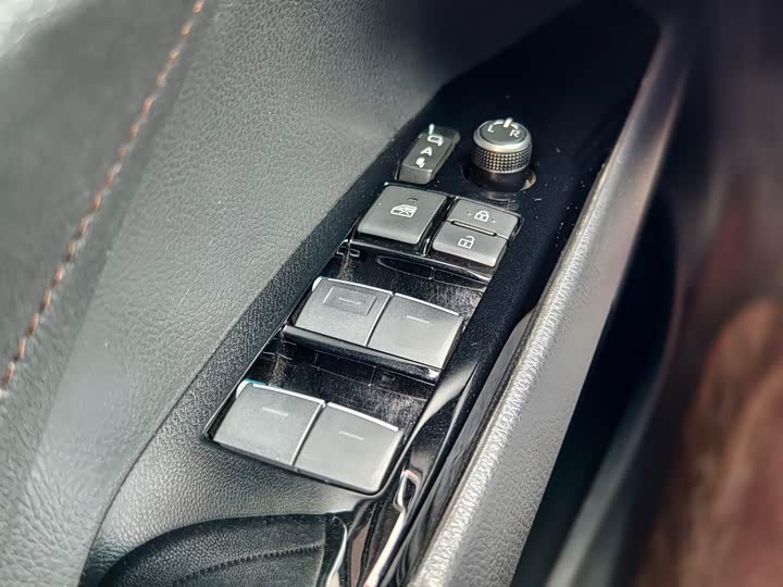 Фото 28 - Toyota Camry