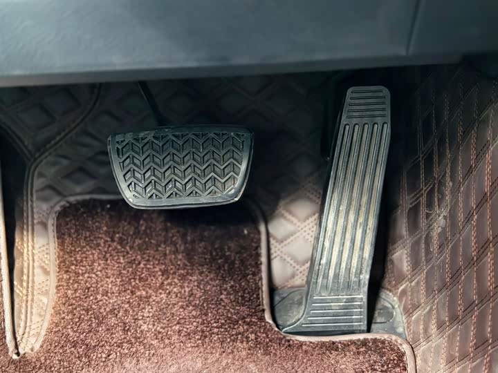 Фото 29 - Toyota Camry