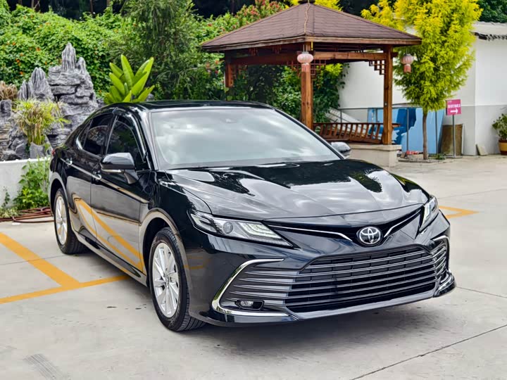 Фото 3 - Toyota Camry