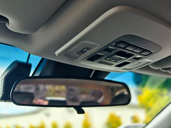 Фото 31 - Toyota Camry