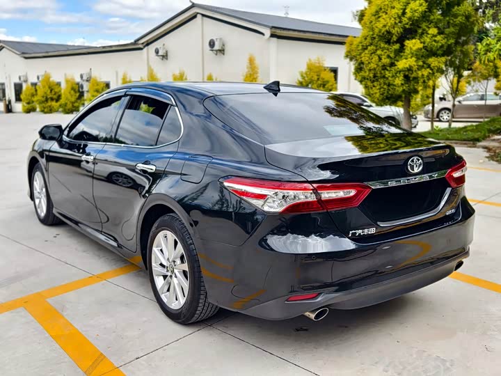 Фото 6 - Toyota Camry