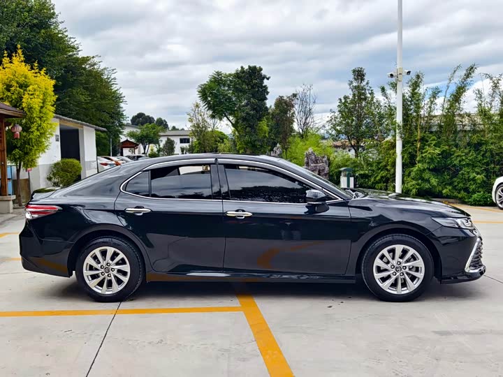 Фото 9 - Toyota Camry