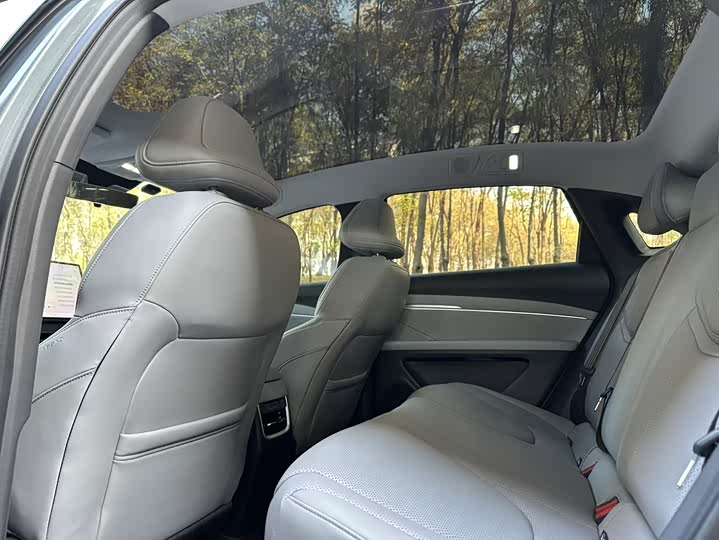 Фото 6 - XPeng Mona M03