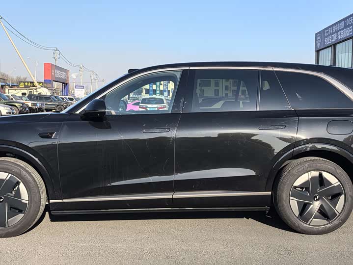 Фото 4 - Nio Onvo L90