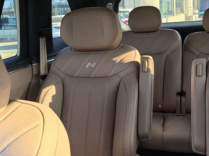 Фото 8 - Nio Onvo L90