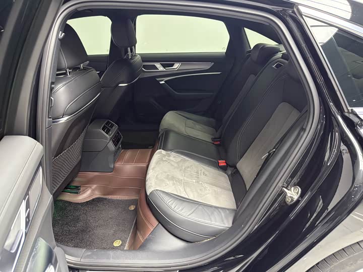 Фото 10 - Audi A6L