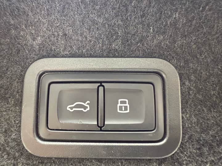 Фото 11 - Audi A6L