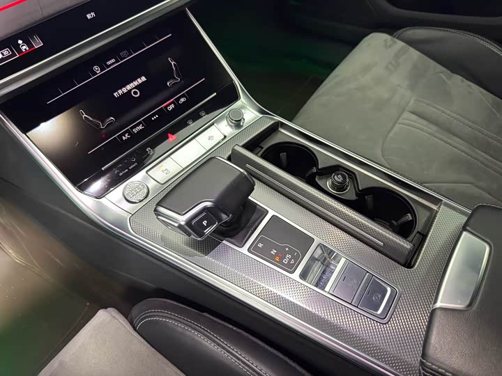 Фото 12 - Audi A6L