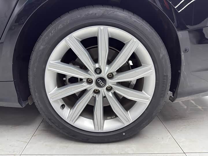 Фото 5 - Audi A6L