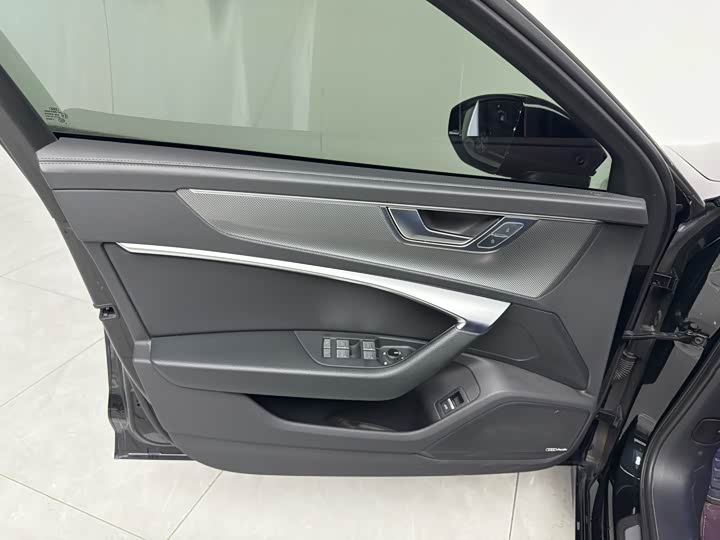 Фото 6 - Audi A6L