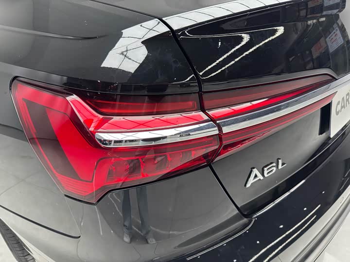 Фото 7 - Audi A6L