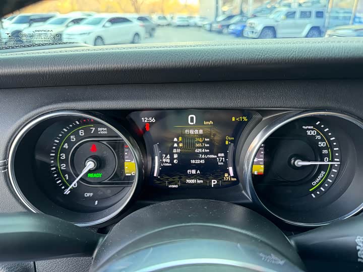 Фото 10 - Jeep Wrangler Hybrid